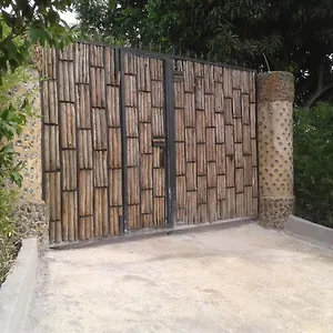 Homestay Plastic Bottles House, Entebbe